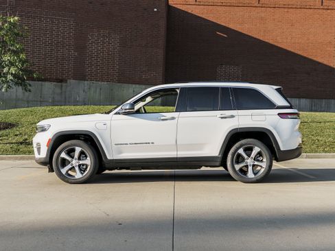 Used 2023 Jeep Grand Cherokee 4WD 4xe image 6