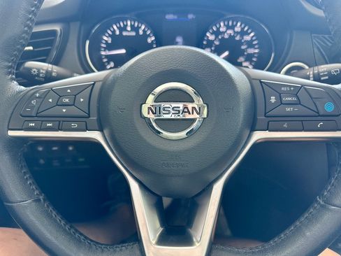 Used 2019 Nissan Rogue SL w/ Premium Package AWD/4WD image 9