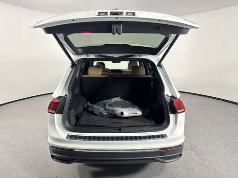 Used 2024 Volkswagen Tiguan SE AWD/4WD image 34