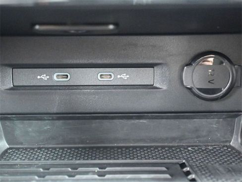 Used 2025 Volkswagen Taos SE w/ Panoramic Sunroof Package image 23