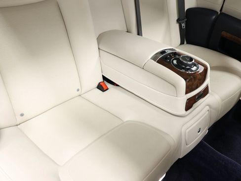 Used 2015 Rolls-Royce Ghost RWD image 95