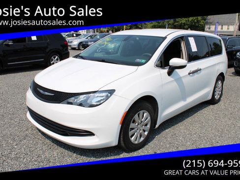 Used 2018 Chrysler Pacifica L FWD image 1