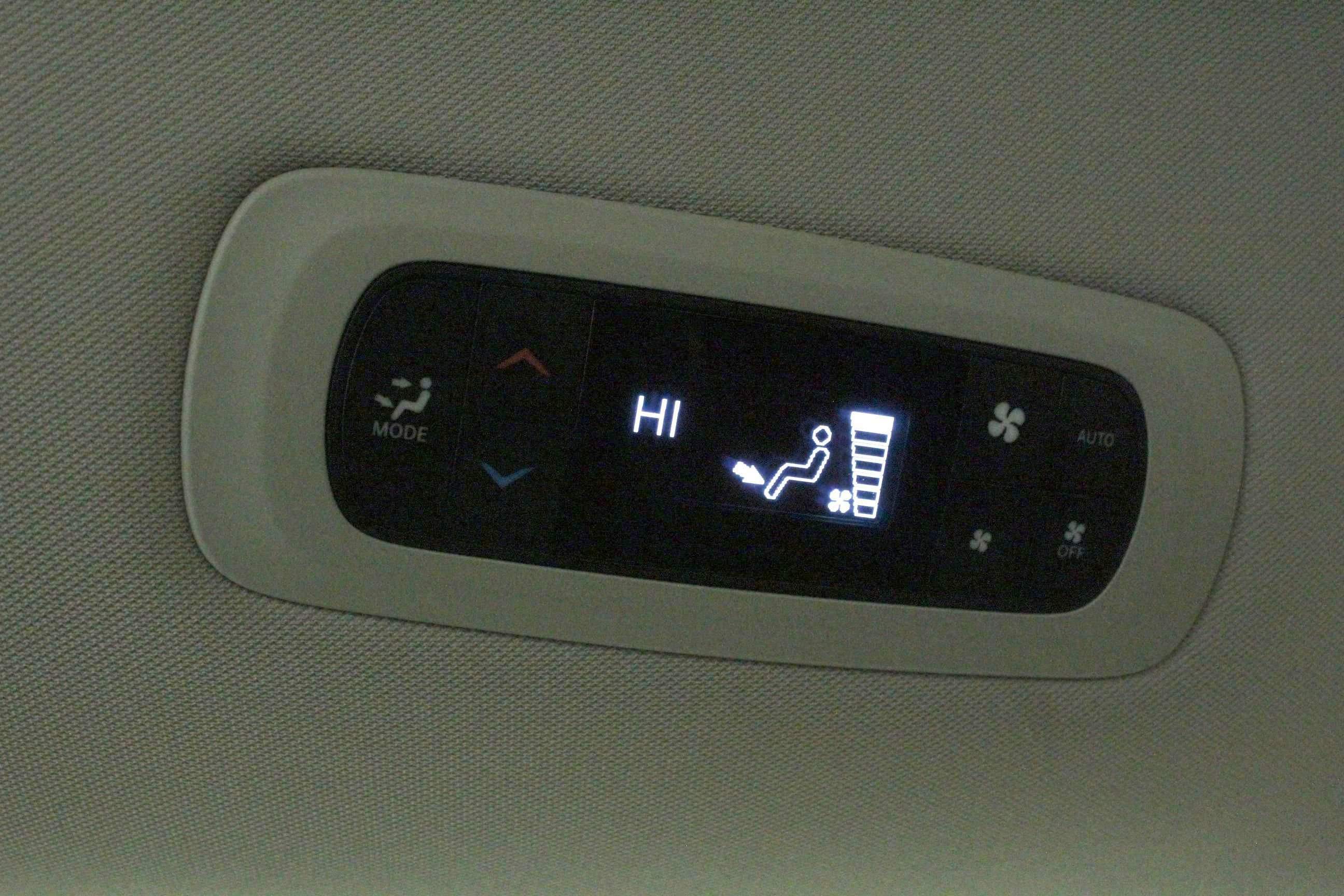Used 2024 Chrysler Pacifica Touring-L FWD image 17
