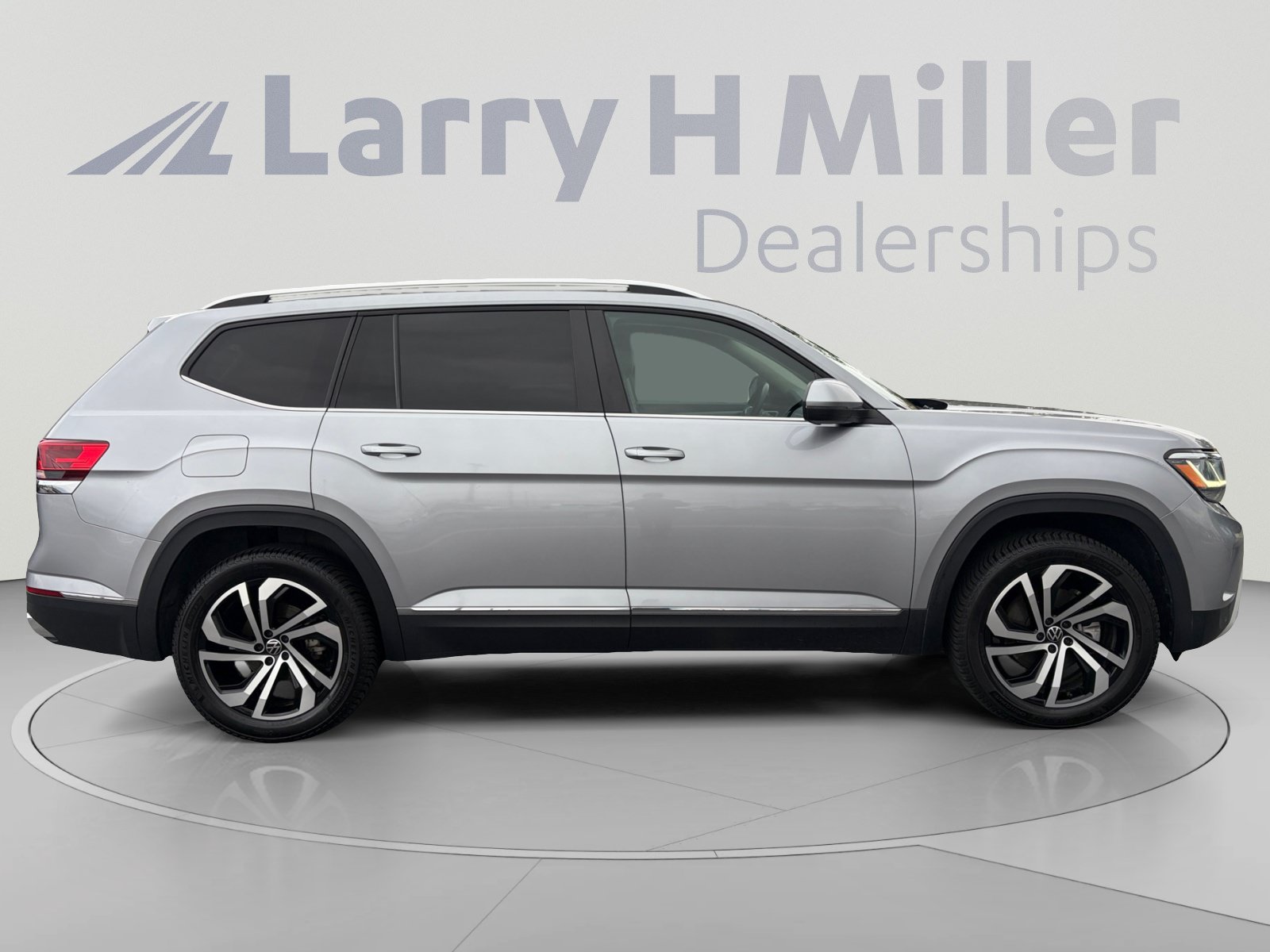 Used 2023 Volkswagen Atlas SEL AWD/4WD image 6