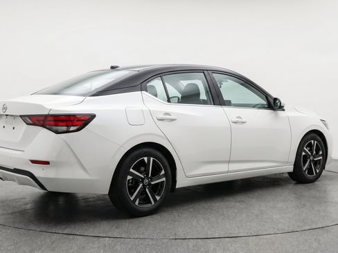 Used 2025 Nissan Sentra SV FWD image 9