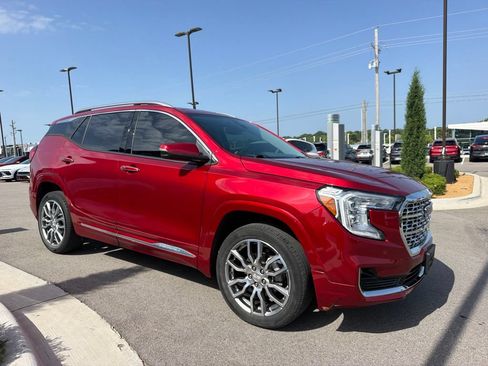 Used 2023 GMC Terrain Denali AWD/4WD image 3