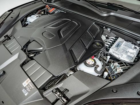 Certified 2025 Porsche Cayenne E-Hybrid Coupe AWD/4WD image 44
