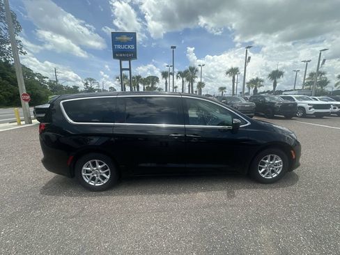 Used 2022 Chrysler Voyager LX FWD image 17