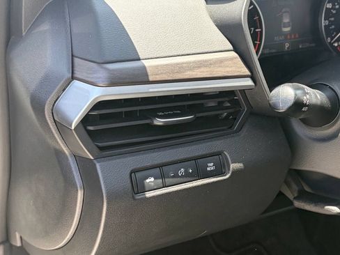 Used 2025 Nissan Altima 2.5 SV FWD image 6