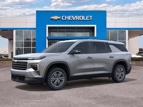 New 2026 Chevrolet Traverse LT w/ Driver Confidence Package FWD image 2