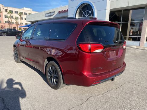 Used 2020 Chrysler Pacifica Touring-L image 8