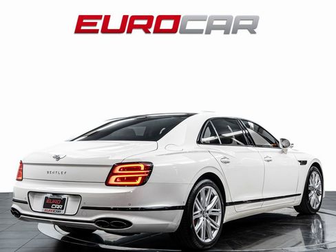 Used 2023 Bentley Flying Spur V8 image 5