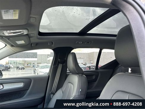 Used 2025 Volvo XC40 B5 Plus image 19