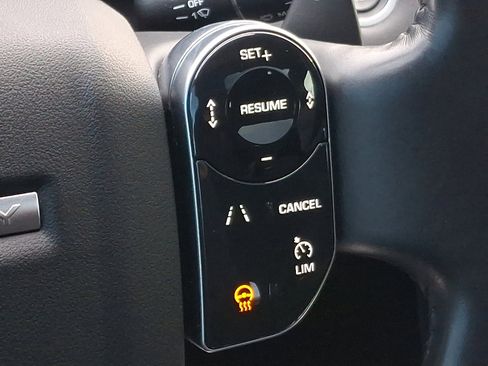 Used 2020 Land Rover Discovery HSE image 23