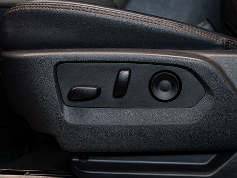 Used 2025 GMC Sierra 2500 AT4 image 24