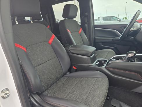 Used 2025 Chevrolet Colorado Z71 image 24