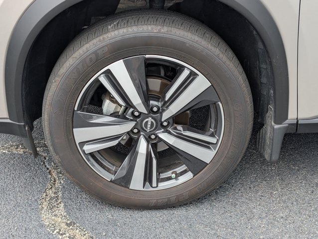 Used 2025 Nissan Rogue SL w/ SL Premium Package FWD image 12