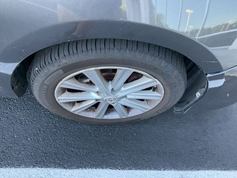 Used 2012 Toyota Camry XLE w/ Leather Pkg FWD image 3