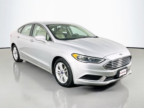 Used 2018 Ford Fusion SE FWD image 4