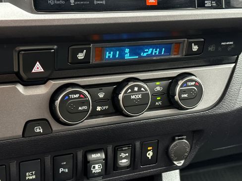 Used 2019 Toyota Tacoma TRD Sport image 18