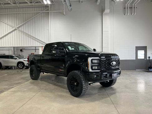 New 2026 Ford F250 Lariat w/ Black Appearance Package image 4
