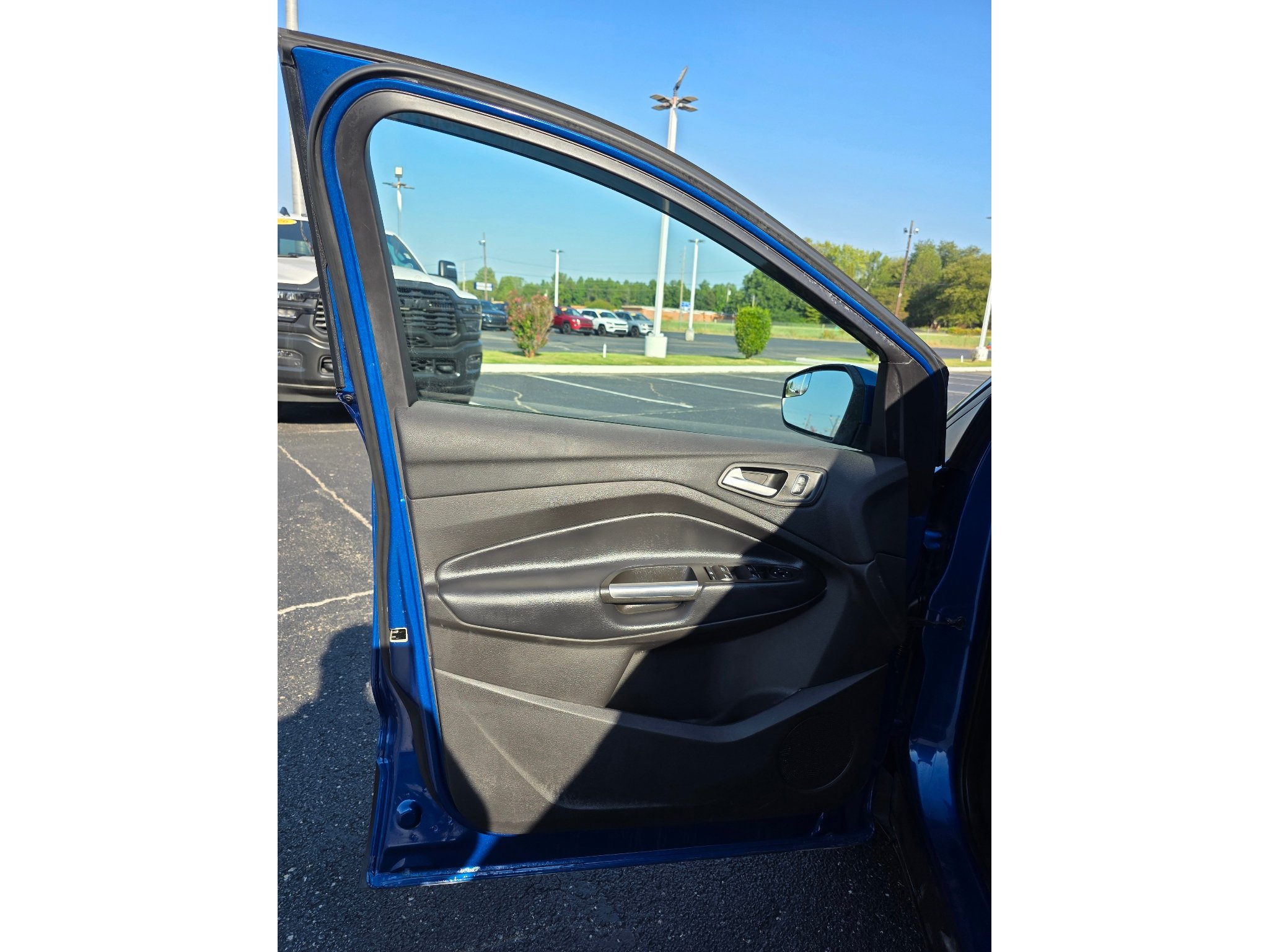 Used 2019 Ford Escape SE FWD image 14