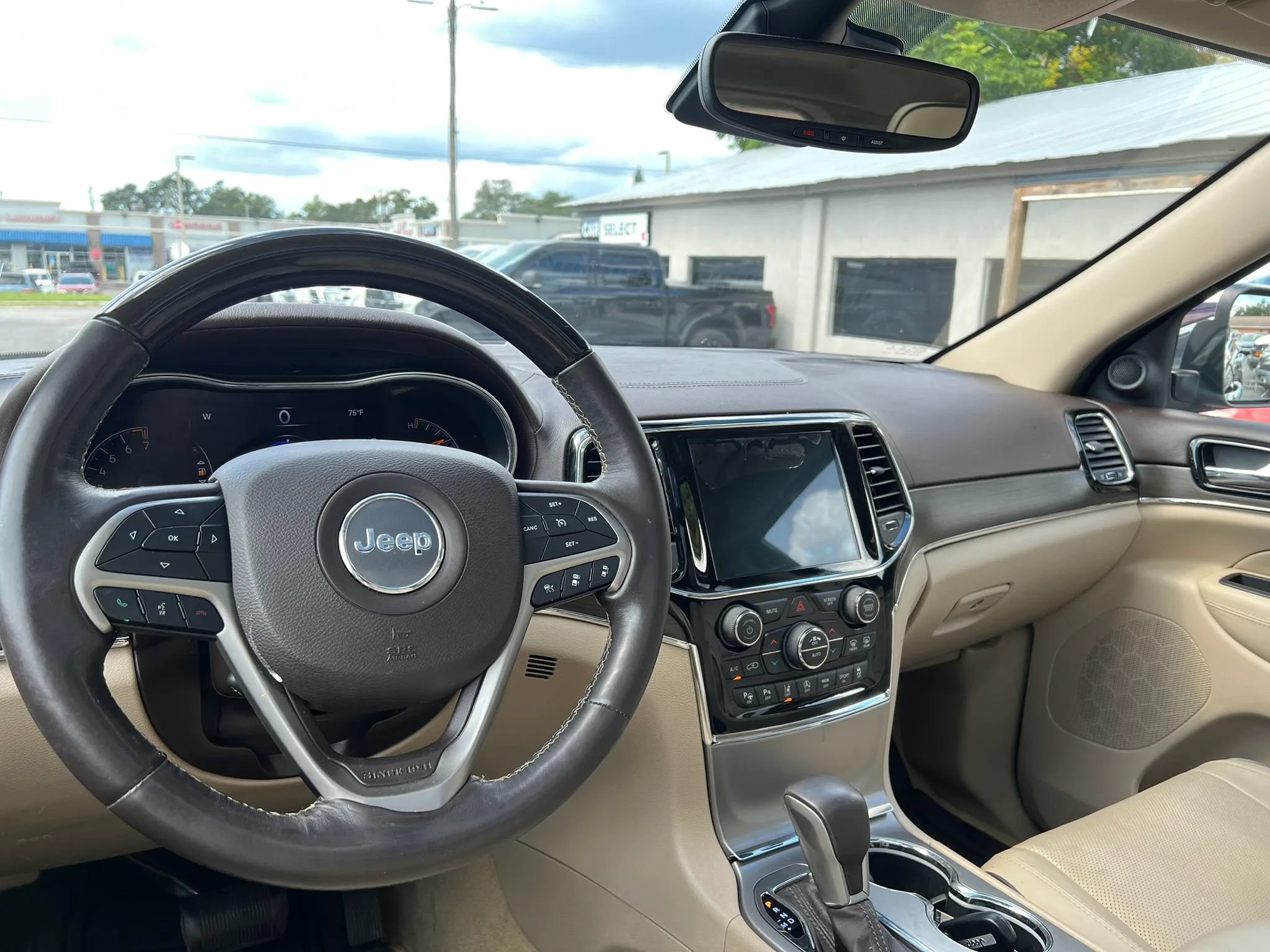 Used 2019 Jeep Grand Cherokee Overland RWD image 14