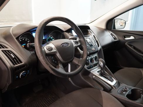 Used 2014 Ford Focus SE w/ SE Winter Package FWD image 7