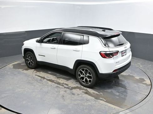 Used 2025 Jeep Compass Limited image 42