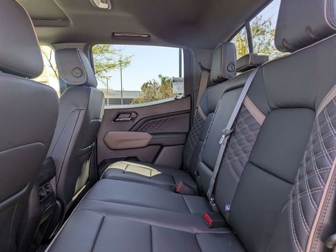 New 2026 GMC Canyon Denali w/ LPO, Denali Black Edition AWD/4WD image 17