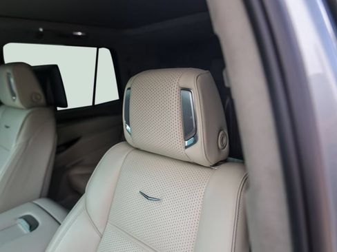Used 2025 Cadillac Escalade Sport Platinum w/ LPO, ONYX Package AWD/4WD image 12