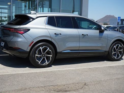 New 2025 Chevrolet Equinox EV LT image 9