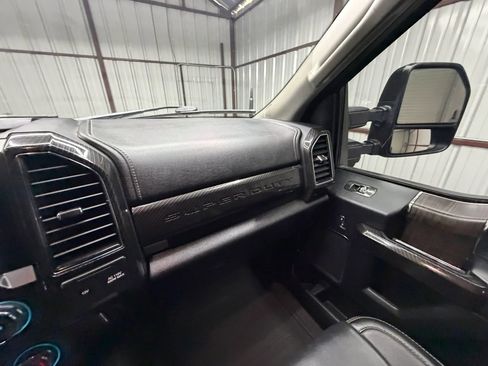 Used 2020 Ford F250 Lariat w/ Lariat Ultimate Package AWD/4WD image 18