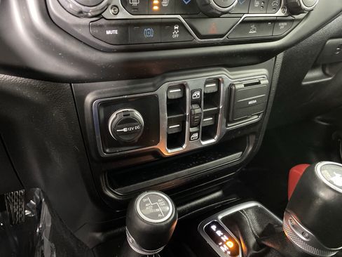 Used 2022 Jeep Wrangler Unlimited Sahara w/ Cold Weather Group image 32