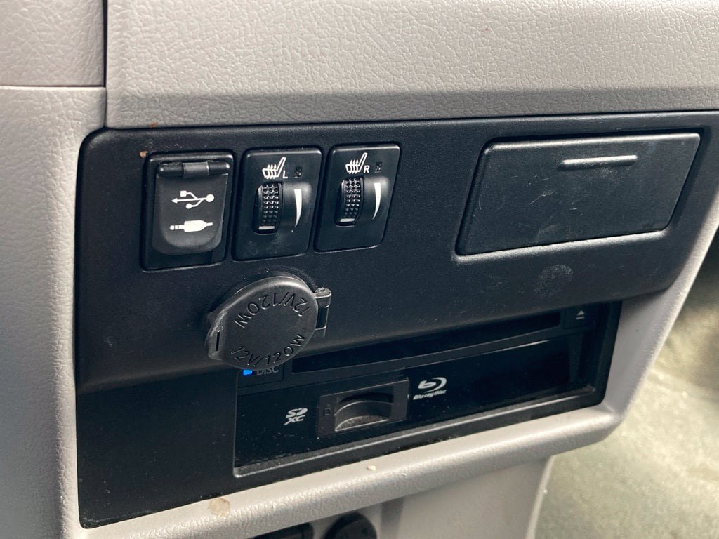 Used 2015 Toyota Sienna XLE Premium FWD image 20