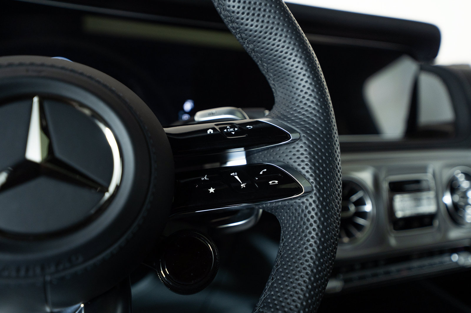 Used 2025 Mercedes-Benz G 63 AMG 4MATIC image 30