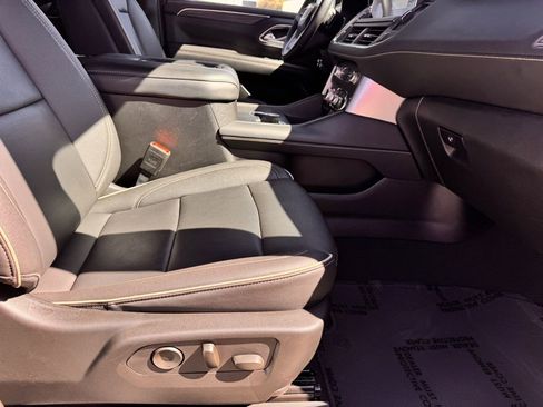 Used 2024 GMC Yukon XL SLT image 28