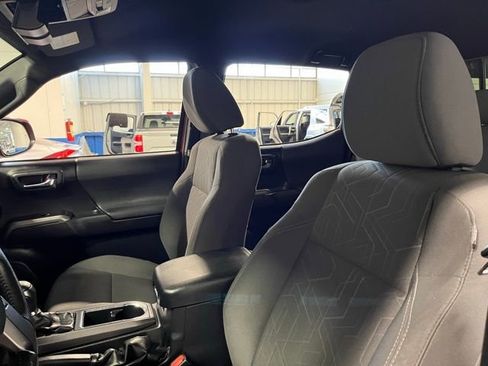 Used 2018 Toyota Tacoma TRD Sport w/ Technology Package image 23