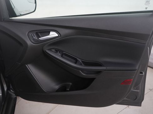 Used 2015 Ford Focus SE image 9