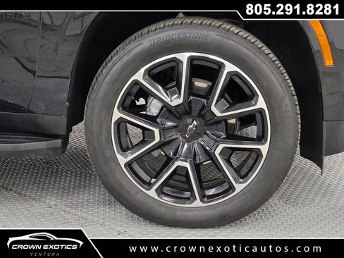 Used 2025 Chevrolet Suburban RST w/ Sun And Tow Package image 9