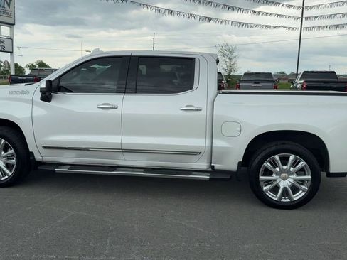 Used 2022 Chevrolet Silverado 1500 High Country w/ High Country Premium Package AWD/4WD image 4