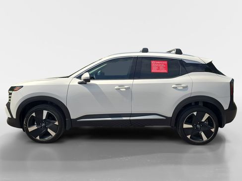 Used 2025 Nissan Kicks SR w/ Illumination Package FWD image 2