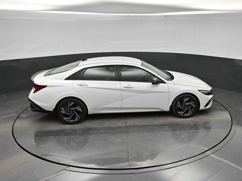 Used 2025 Hyundai Elantra SEL FWD image 30
