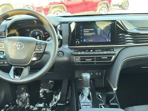 Used 2025 Toyota Camry LE image 8