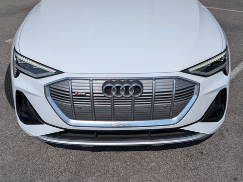 Used 2021 Audi e-tron Premium AWD/4WD image 12