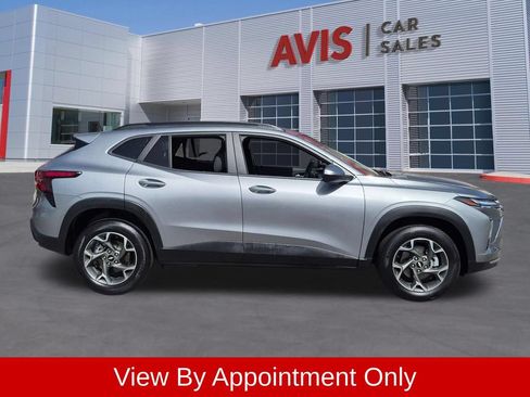 Used 2025 Chevrolet Trax LT w/ LT Convenience Package FWD image 5