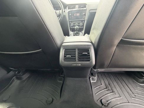 Used 2018 Volkswagen Golf R 4-Door image 28