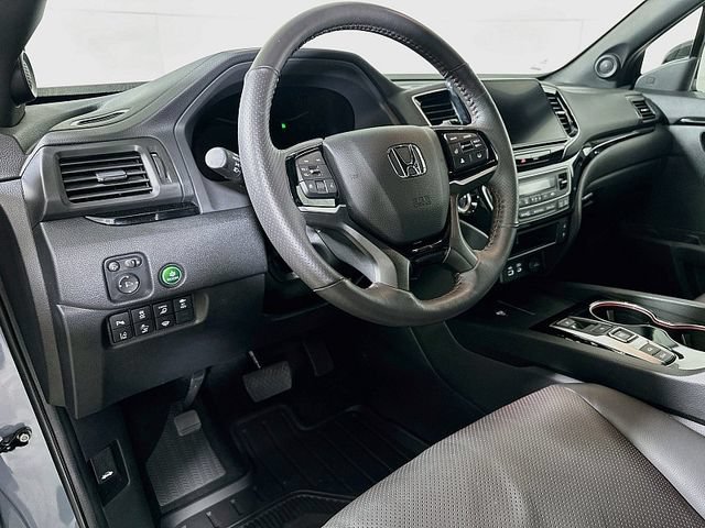 Used 2025 Honda Ridgeline Black Edition image 9