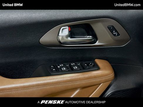 Used 2020 Chrysler Pacifica Limited w/ Advanced Safetytec Group image 3