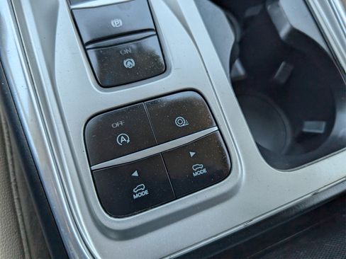 Used 2020 Ford Explorer XLT w/ Equipment Group 202A image 29